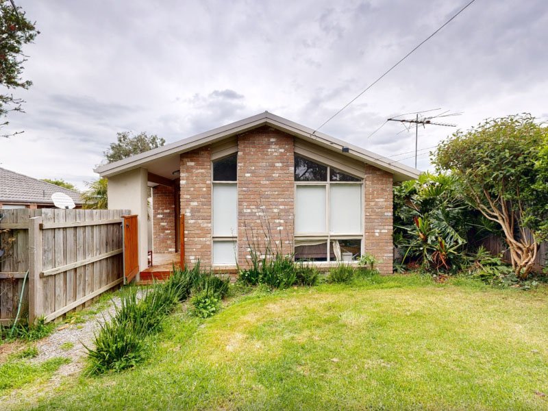 Before renovation of 1 34 Leawarra Parade, Frankston, Vic 3199