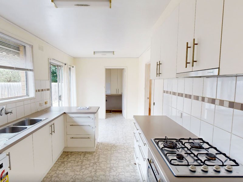 Before renovation of 11 Margaret Avenue, Seaford, VIC 3198