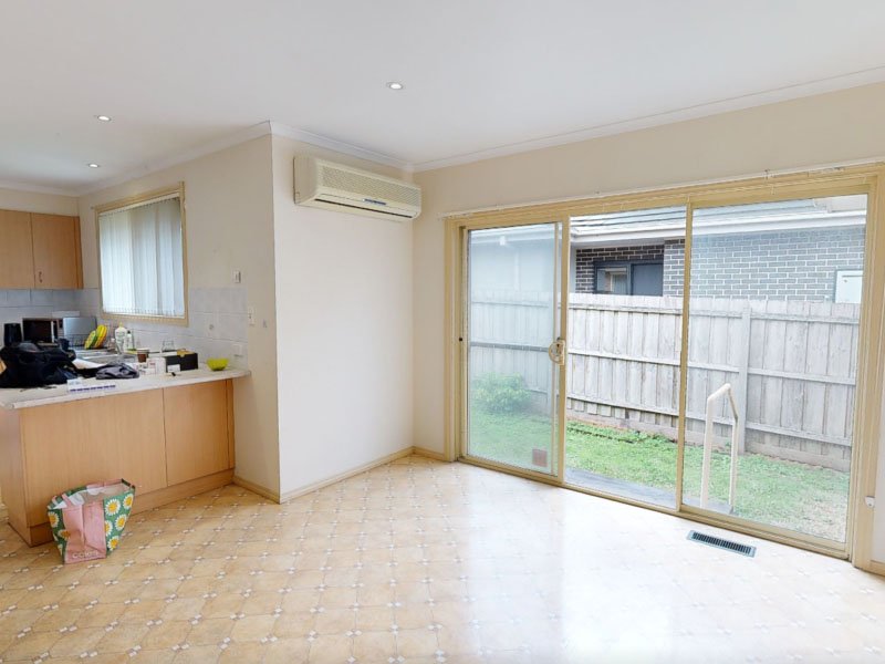 Before renovation of 2/5 Mountain Cres, Mulgrave, VIC 3170