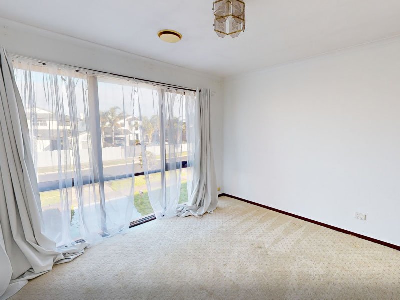 Before renovation of 2/7-11 Ocean Reef Drive, Patterson Lakes, VIC 3197