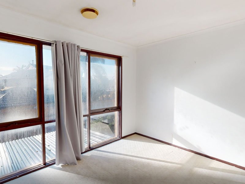 Before renovation of 2/7-11 Ocean Reef Drive, Patterson Lakes, VIC 3197