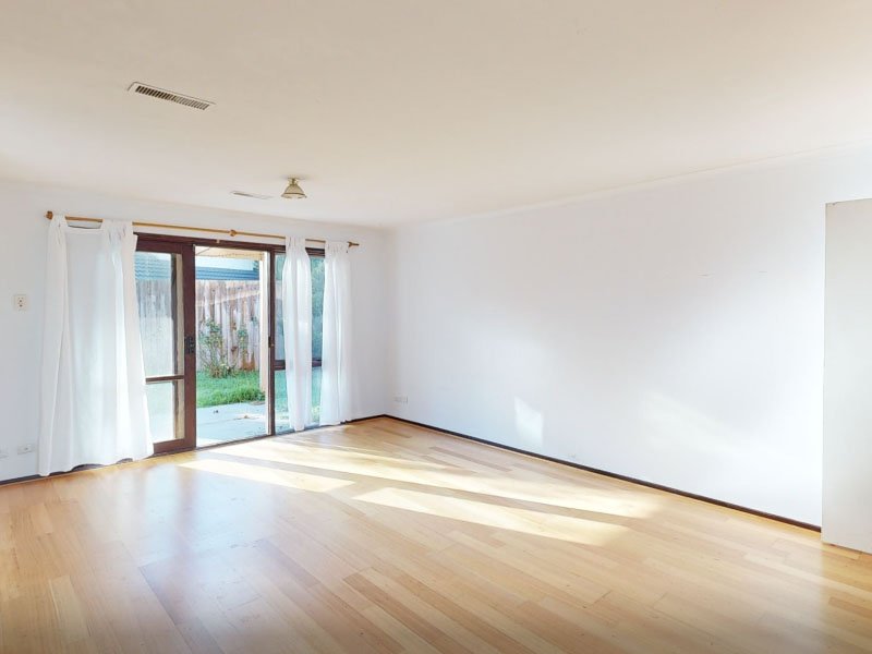 Before renovation of 2/7-11 Ocean Reef Drive, Patterson Lakes, VIC 3197