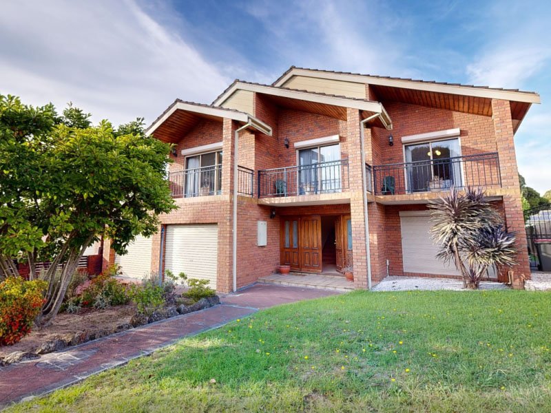 Before renovation of 36 Amblecote Crescent, Mulgrave, Vic 3170
